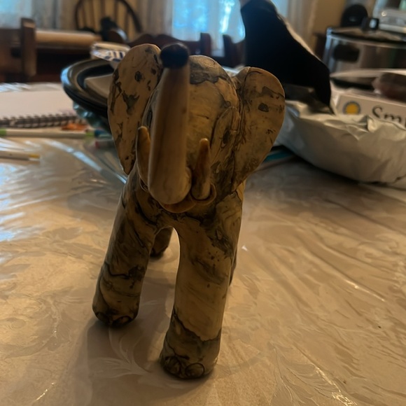 Elephant statue - Picture 2 of 2